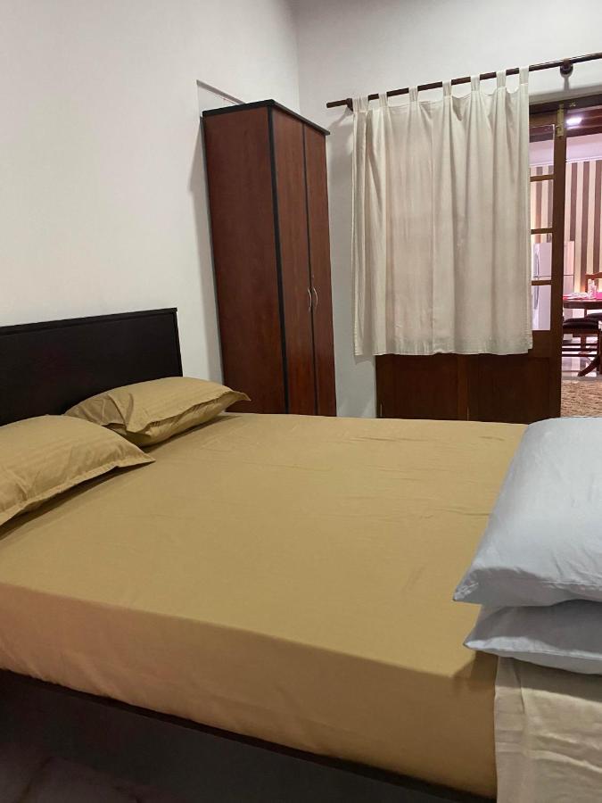 Ice Berg Lägenhet Dehiwala-Mount Lavinia Exteriör bild