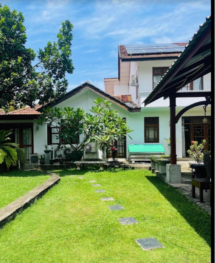 Ice Berg Lägenhet Dehiwala-Mount Lavinia Exteriör bild
