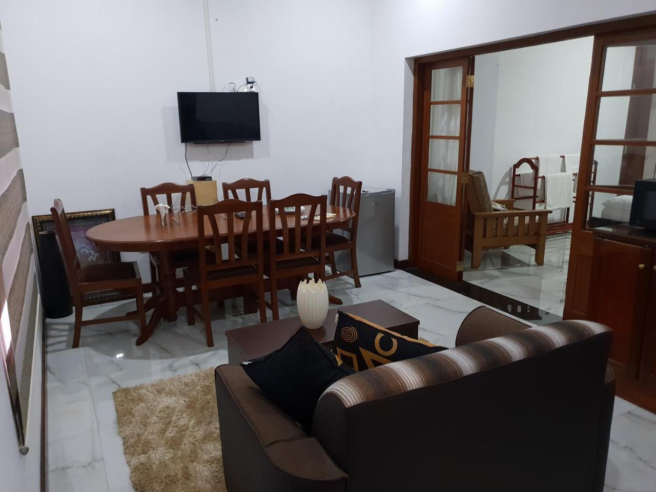 Ice Berg Lägenhet Dehiwala-Mount Lavinia Exteriör bild