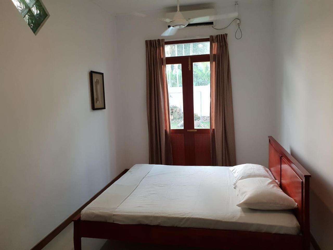 Ice Berg Lägenhet Dehiwala-Mount Lavinia Exteriör bild